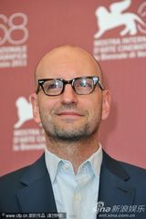 组图：格温妮丝·帕特洛亮相《传染病》记者会 