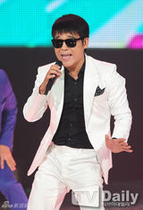 组图：T-ara嘉熙等亮相《THE SHOW》献精彩舞台