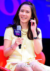 组图：孙艺珍李民基宣传新片《毛骨悚然的恋爱》