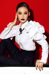 高清图：张雷浓妆艳抹迎新年 90后展现成熟女人味