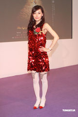 幻灯图集：万梓良加盟《岁月骄阳》 吻太太秀恩爱