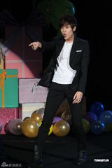 组图：金奎钟赴台湾与粉丝共度情人节