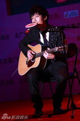 幻灯图集：中歌榜发布会 韩红模仿李宇春开唱