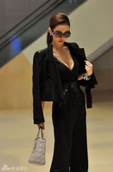 组图：于咏琳购物被拍变冬夜冰美人