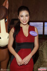 组图：廖碧儿秀事业线  黄子华拍剧主动出击