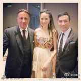 组图：甄子丹汪诗诗夫妇亮相秀恩爱