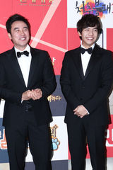 组图：KBS演艺大赏颁奖礼 郑恩智孙娜恩清纯亮相