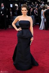 高清组图：奥斯卡红毯蒂娜-菲身着礼服婉约动人
