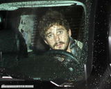 组图：变男郎拉博夫夜会神秘女 满脸胡茬显疲惫