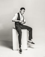 组图：胡军黑白写真棱角分明酷劲十足