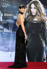 组图：杰西卡-贝尔《全面回忆》首映秀美背