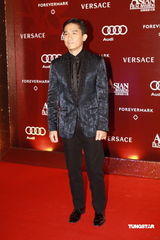 幻灯图集：亚洲电影大奖红毯 桂纶镁徐若瑄争艳