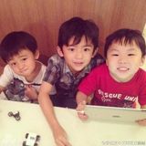 组图：曝张柏芝母子新加坡私房照 生活惬意幸福