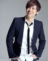 高清组图：解小东拍贺岁写真 为歌迷送新春祝福