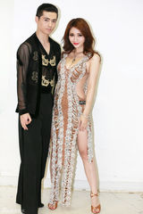 组图：柳岩跨年主持优雅 性感变身舞娘火爆