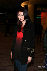 幻灯：熊黛林香肩斜露艳压群芳 大赞吴君如功力高