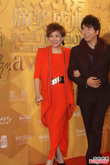 组图：Angelababy美艳秀香肩 张亮吴奇隆拼人气