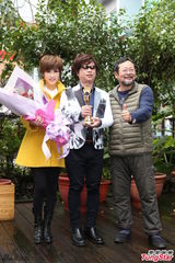 组图：王俊杰抵房发新片 情人节唱情歌遥祝老婆