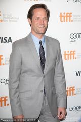 组图：《魔鬼绳结》首映 威瑟斯彭性感露乳沟