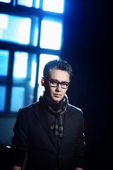 组图：吴秀波杂志大片曝光 改儒雅范儿变摇滚青年