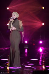 组图：《歌手》半决赛上演 邓紫棋茜拉三女杰PK