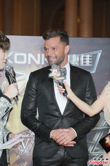 组图：榜中榜小贝贴面女主播 EXO-M西装俊朗