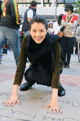 组图：高圆圆春游好莱坞 星光大道闪电约会蜘蛛侠