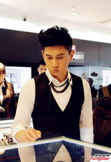 策划：卖萌耍宝手册揭秘 嘟嘴吐舌扮萝莉