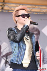 组图：MP魔幻力量签唱会 曝成员遭女粉丝抓下体