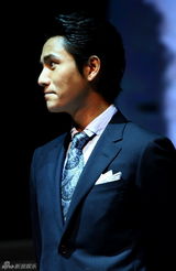 组图：陈坤出席某品牌新品发布会 分享护肤心得