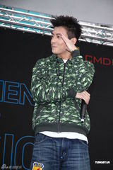 高清组图：陈冠希发新碟 不求销量只望被倾听心声