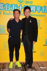 组图：黄贯中等出席电台台庆 曝朱茵预产期冬至