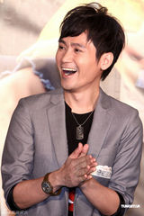 幻灯图：阿牛导演处女作首映 林依晨光良等现身支持