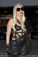 组图：Lady Gaga薄纱bra无惧露点金发墨镜闪亮登场