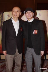 高清组图：《非2》香港首映 舒淇绿裙现身挽葛优