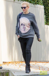 组图：布兰切特潮装出街 陪子散布心情佳