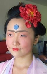 组图：女孩模仿唐朝仕女妆网络爆红