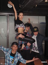 组图：关心妍为演唱会苦练纤腰 透露服装质地轻薄