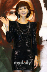 组图：金南珠宣传《逆转的女王》 黑丝袜十足抢镜