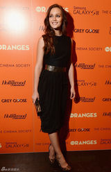 组图：莉顿-梅斯特黑裙妩媚亮相电影活动