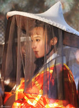 高清图：石小群变身叛逆平民代言人 百变造型成看点