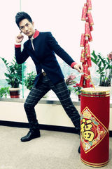 高清组图：张晓龙亲笔写福贺新春祝网友行大运