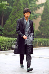 明星爱街拍：秦昊夏日型男LOOK