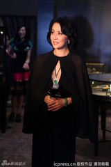 组图：刘嘉玲黑裙性感露半球 祝董洁找到新伴侣