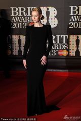 组图：2013全英音乐奖女星红毯竞艳