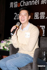 幻灯图：张家辉受封年度风云人物 否认人工受孕