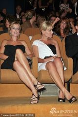 高清图：《傀儡》首映 凯瑟琳-德纳芙大派香吻