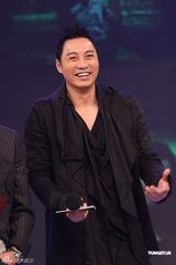 组图：《B+侦探》首映 郭富城饰演精神分裂者