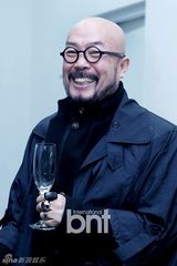 组图：韩时装设计师李尚峰办个人裸体艺术展