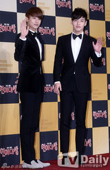 组图：SBS演艺大赏《跑男》大热 金秉万获大奖